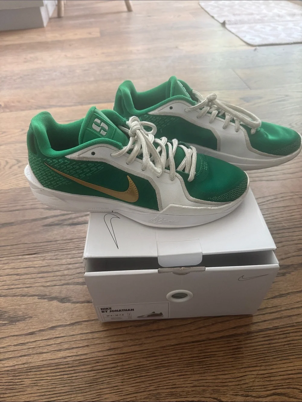 Nike Men’s Green and White Sneakers with Gold Swoosh